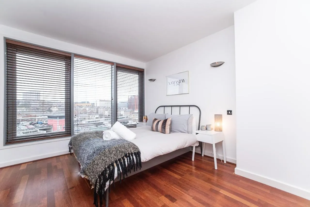 Newcastle Penthouse - Sleeps 8 - City Centre - Free Parking - City Views Apartment United Kingdom