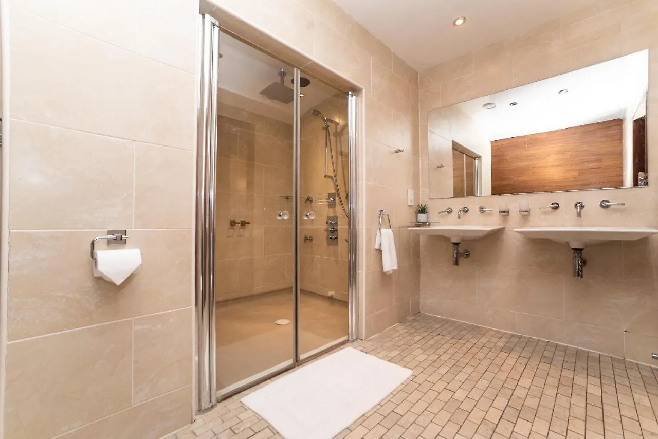 Newcastle Penthouse - Sleeps 8 - City Centre - Free Parking - City Views Apartment  Newcastle upon Tyne