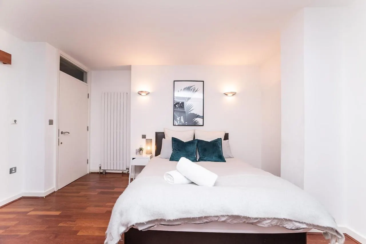 Newcastle Penthouse - Sleeps 8 - City Centre - Free Parking - City Views Apartment