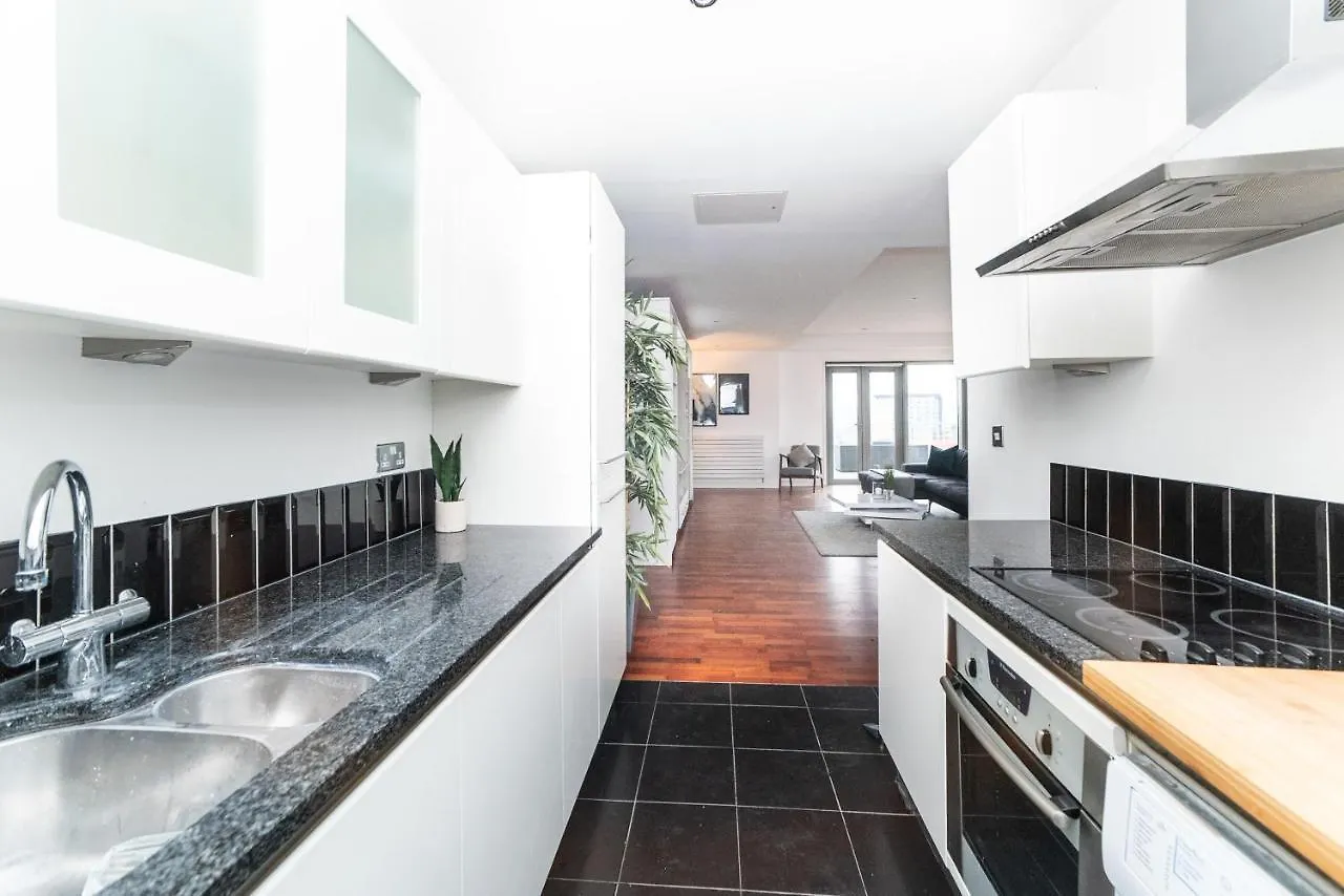 Newcastle Penthouse - Sleeps 8 - City Centre - Free Parking - City Views Apartment United Kingdom