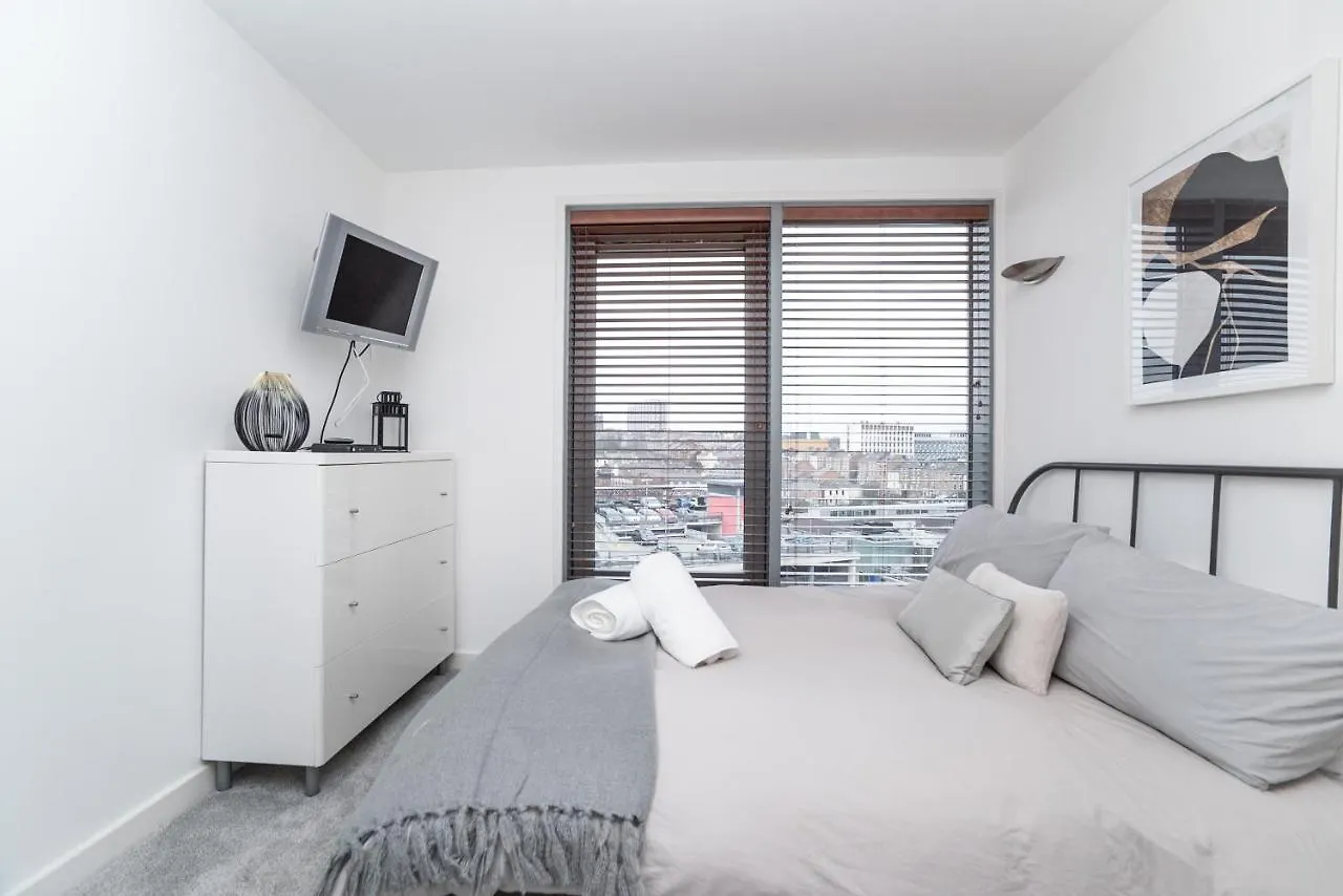 Newcastle Penthouse - Sleeps 8 - City Centre - Free Parking - City Views Apartment
