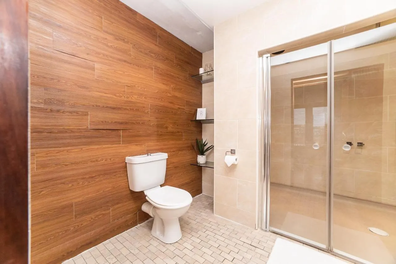 Newcastle Penthouse - Sleeps 8 - City Centre - Free Parking - City Views Apartment 0*, Newcastle upon Tyne