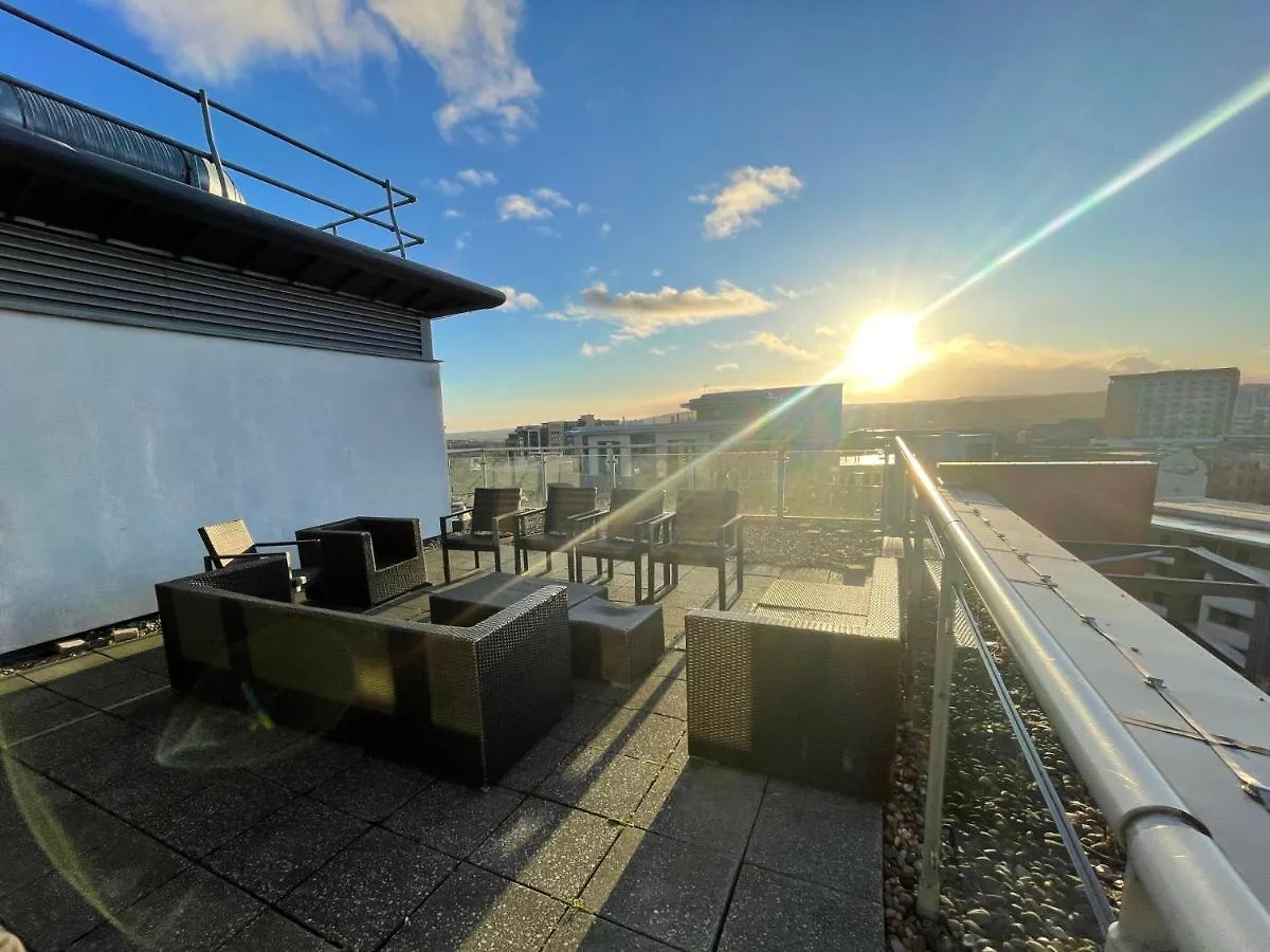 Newcastle Penthouse - Sleeps 8 - City Centre - Free Parking - City Views Apartment United Kingdom